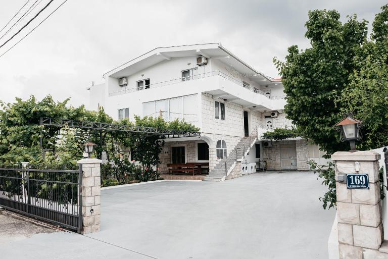 Guest House Lalic - Bed and Breakfast Bar