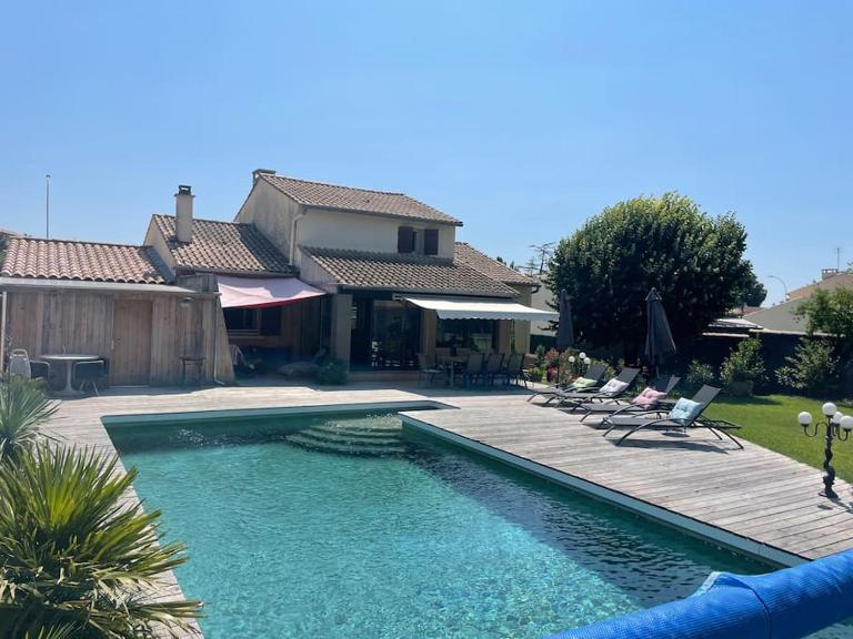 Villa piscine, pétanque à Uzès centre ! - Chambres d'hôtes Uzès