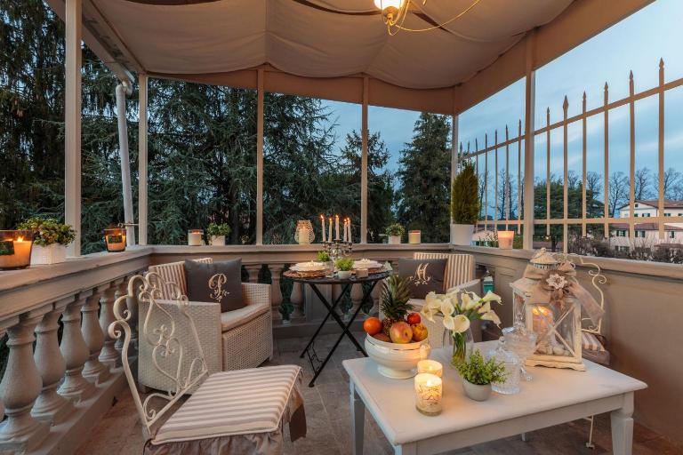 CASA UCCELLINI with a Romantic Terrace - B&B Lucca