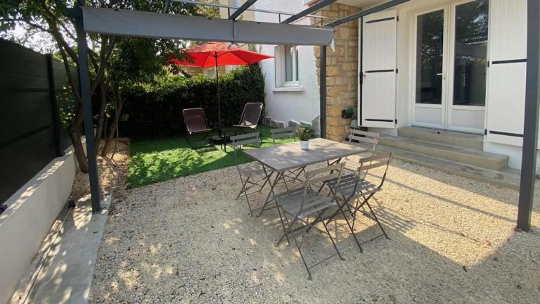 La perle de provence, appartement neuf en rez de Jardin clos, au calme, clim, salle d'eau dans chaque chambre, à 900m du centre de Nyons - B&B Nyons