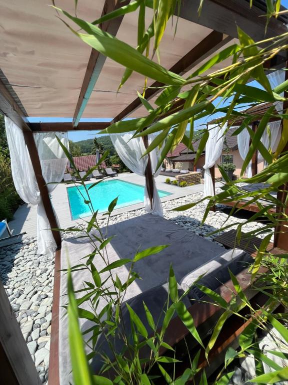 GardenLux Vrdnik - Chambres d'hôtes Vrdnik