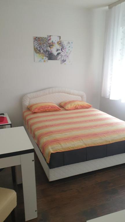 Apartmani Borko 3-3 - Chambres d'hôtes Loznica
