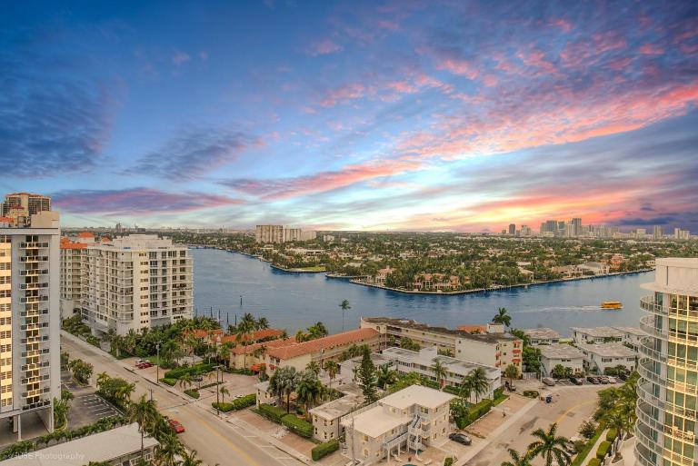 Luxury Corner 1 BR W Residence with Fantastic Intercoastal Views, Pool & Hot tub - B&B Fort Lauderdale