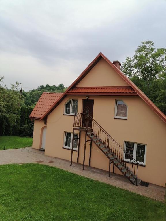 Całoroczny Domek Góry Bieszczady - B&B Baligród