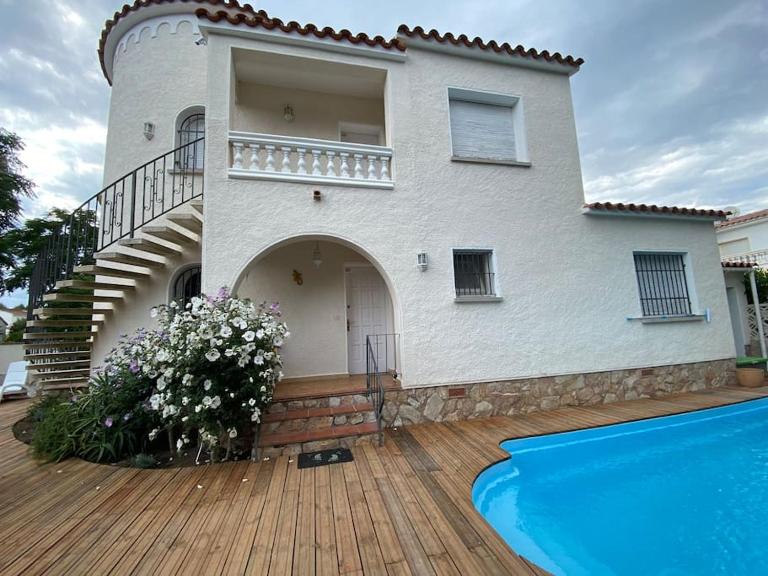Empuriabrava maison de charme avec piscine - B&B Empuriabrava