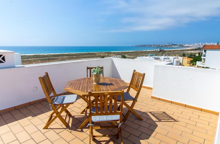 Vista Meia Praia Apartment - Bed and Breakfast Lagos