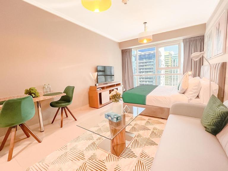 Cosmos Living Stylish Studio Near Metro - B&B Dubai