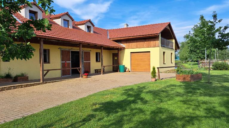 Apartman FARMA HRADEC - B&B Mnichovo Hradiště