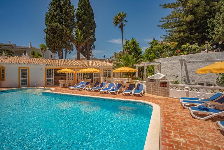 Charming Apartment with Garden Views in Luz - Bed and Breakfast Senhora da Luz