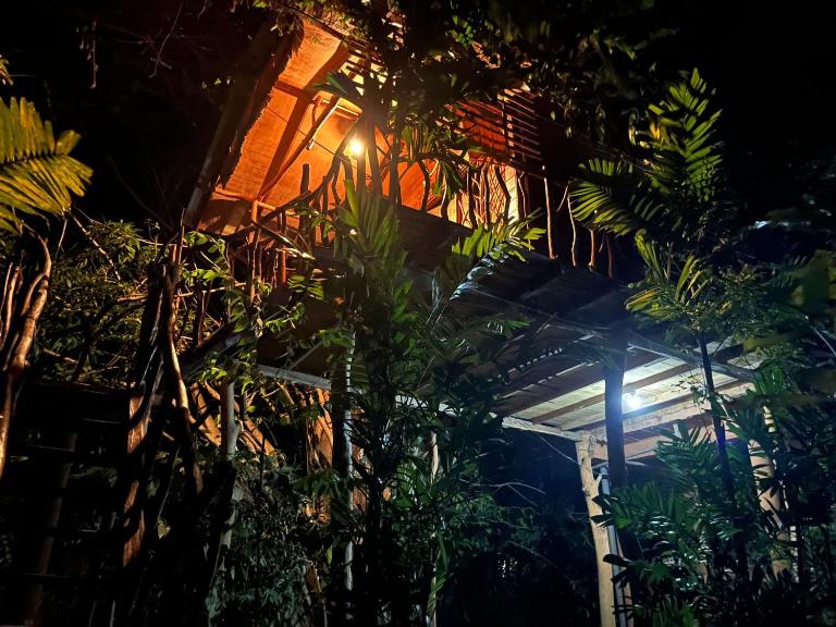 Sigiriya Rock Gate Tree House - B&B Sigiriya