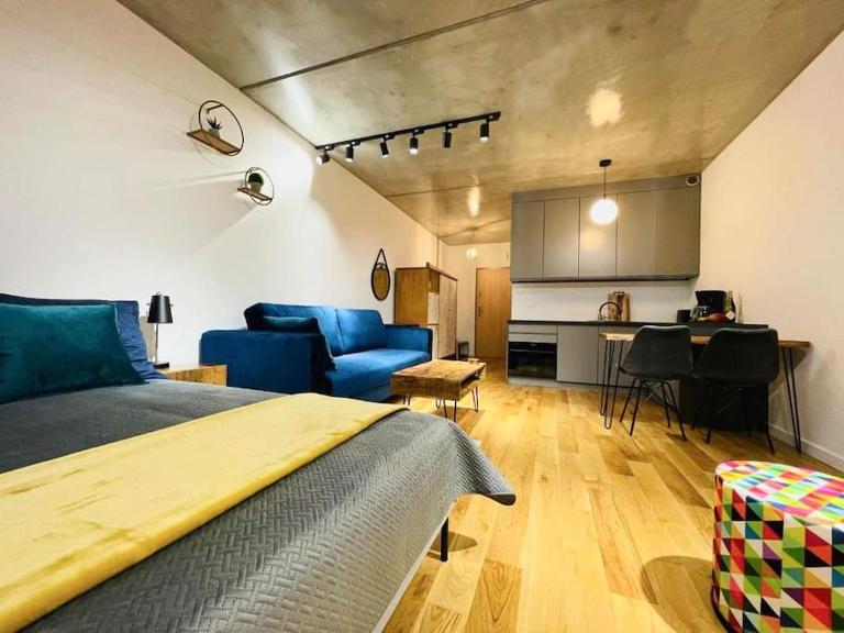 Studio Mango w/Patio & Parking - Chambres d'hôtes Gliwice