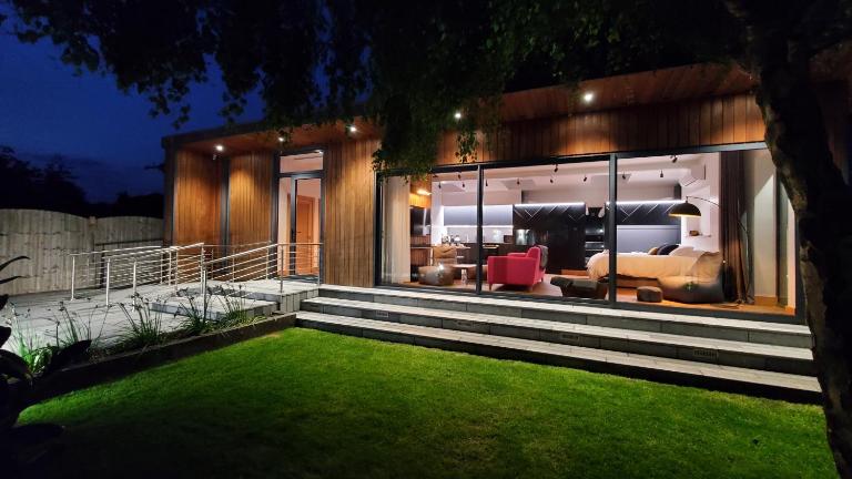The Cedarwoods - luxury for up to 5 and your woof! - Chambres d'hôtes Christchurch