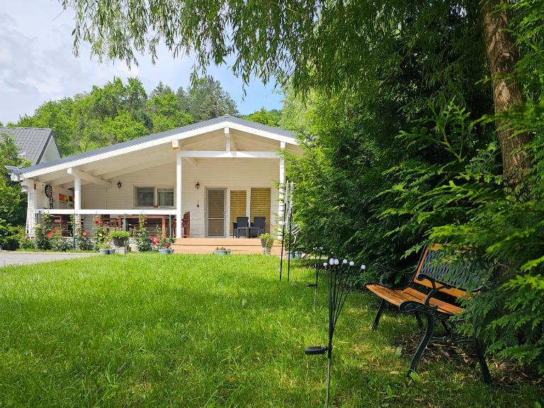 WHITE HOUSE, Vidraru 1 - B&B Căpățânenii Pământeni