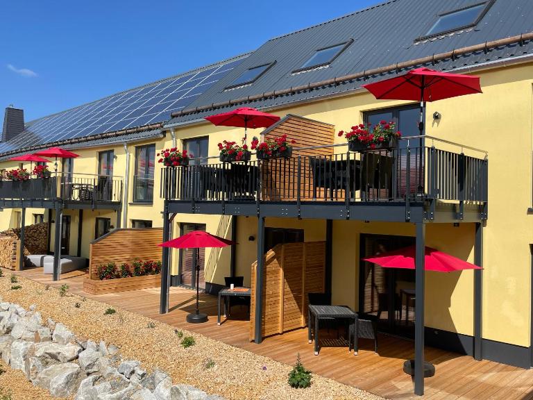 Ferienwohnung im Chaletstil Giebeltraum 115 qm Wellness Fitness Sauna Bergrödelhof - B&B Feilitzsch
