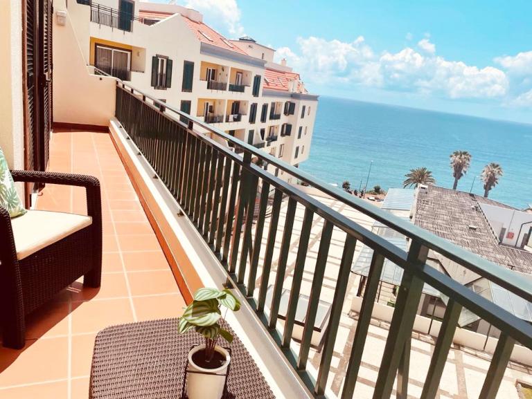 Seaview Apartment walking to the Beach - Chambres d'hôtes Funchal