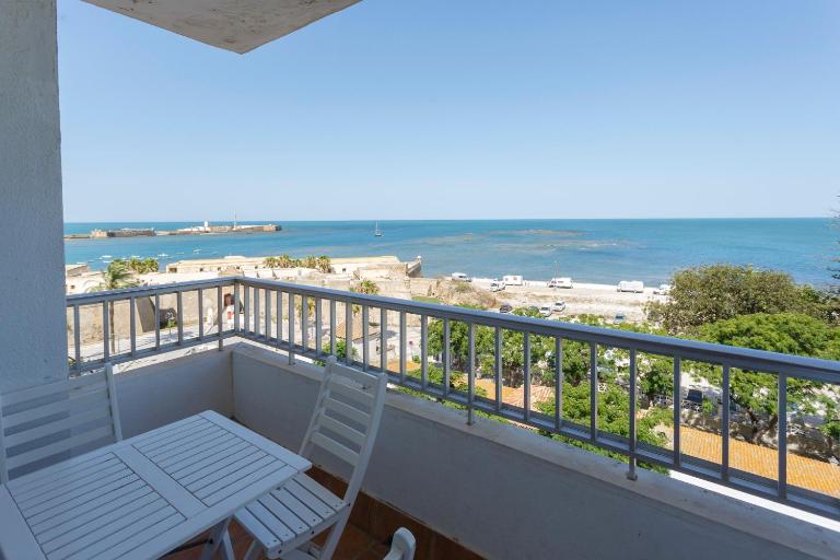 OCEANO Family Home free parking by Cadiz4Rentals - Bed and Breakfast Cádiz
