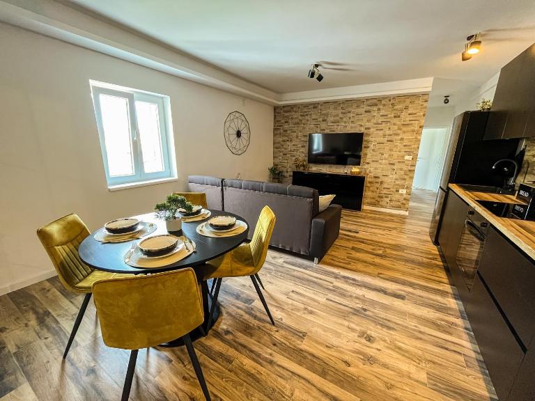 Golden Elio Apartment - Ferienwohnung Pula