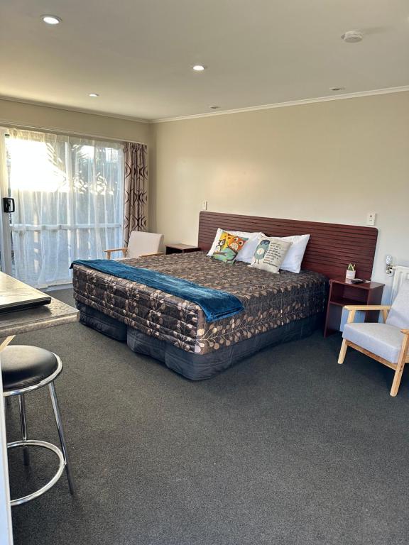 Red Rock Thermal Motel - Mineral Pool - Bed and Breakfast Rotorua