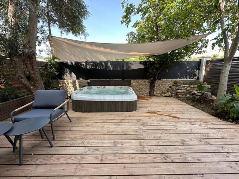 Maison à deux pas des plages avec jardin, terrasses et spa. - B&B Mèze