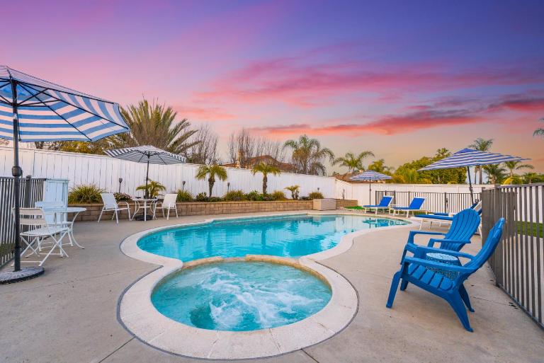 Luxury poolside « Villa Descanso » with heated pool and Spa! Close to San Diego/ Legoland - Ferienwohnung Oceanside