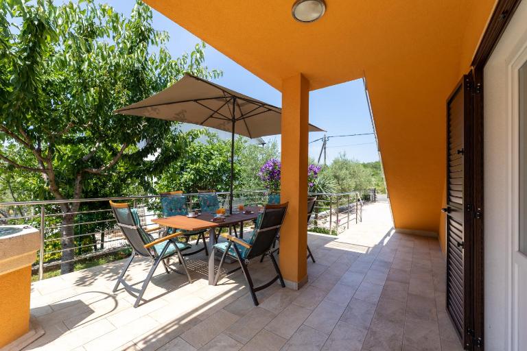 Apartments Viky with pool - Chambres d'hôtes Malinska