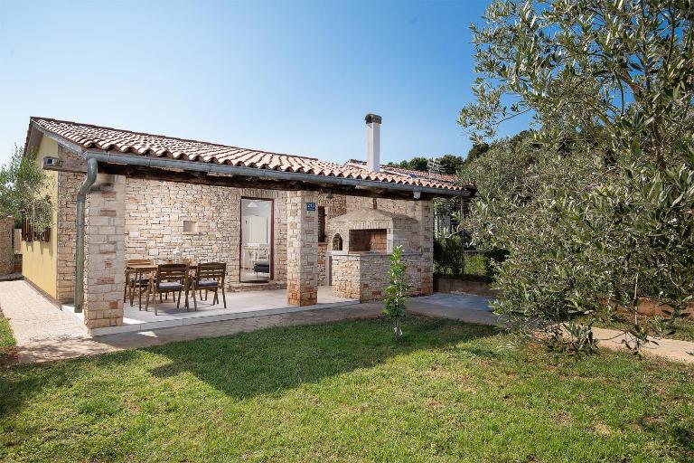 Rustic House in the Forest - Chambres d'hôtes Medulin