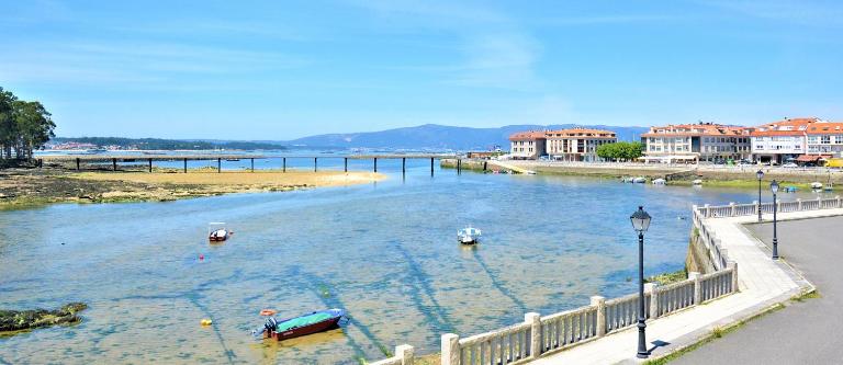 Piso de playa con terraza en el centro de Vilanova - B&B Villanueva de Arosa