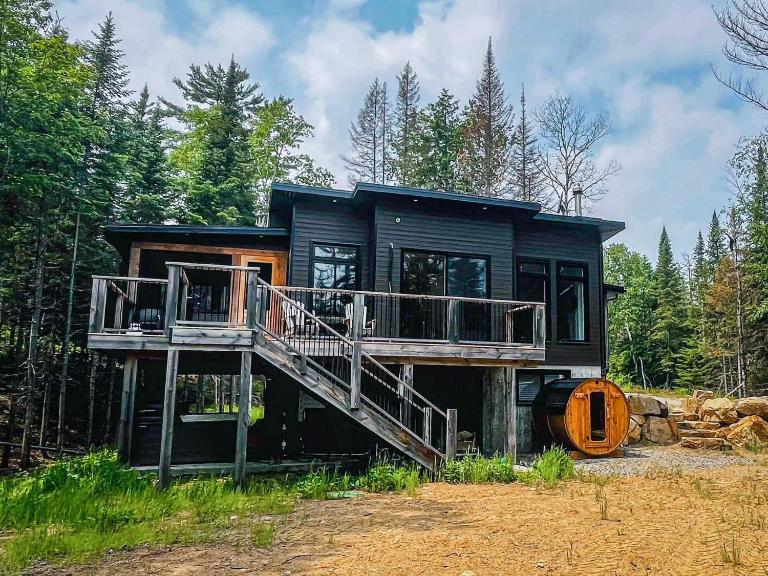 Le Grand Duc- SPA- Kayaks- bord Rivière Noire- VTT- Motoneige- Randonnée - B&B Sainte-Côme