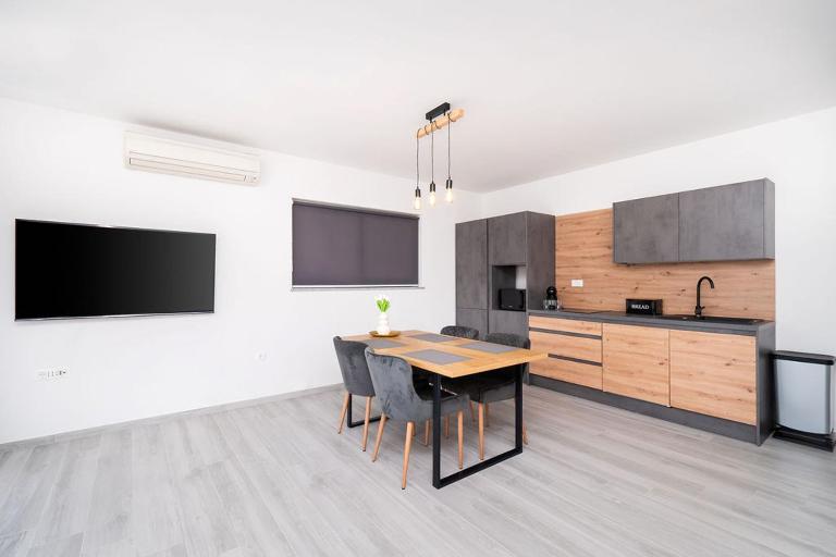 Apartments Grubišić - Šibenik - parking included - Bed and Breakfast Šibenik