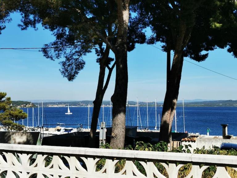 Maison T3 avec vue au bord de l’étang - B&B Istres