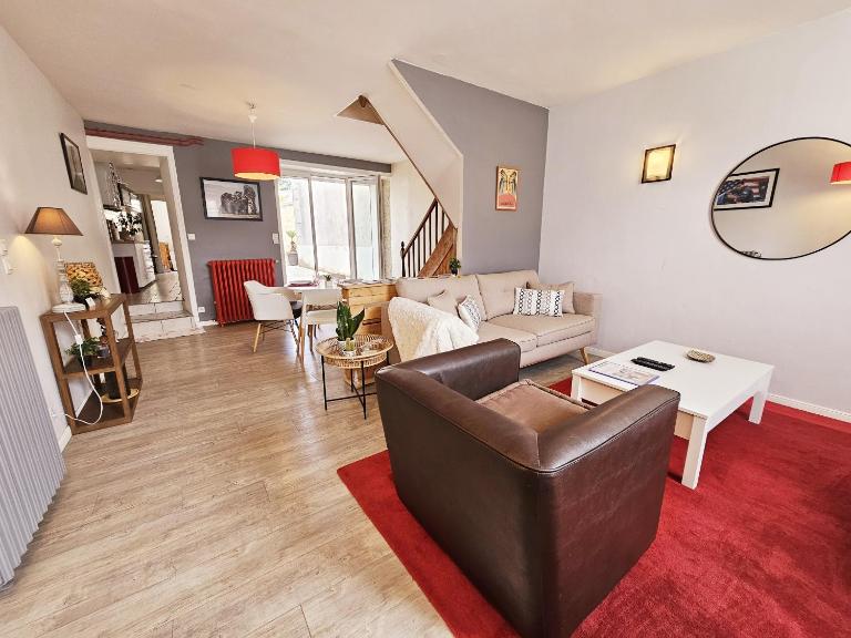 Maison de ville confortable avec cour intérieure - B&B Angulema