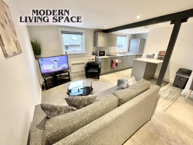 Fantastic convenient 2 Bedroom 2 bathroom Perfect for Stansted Airport, 3 minute walk to Bishops Stortford Train Station! - B&B Bishop's Stortford