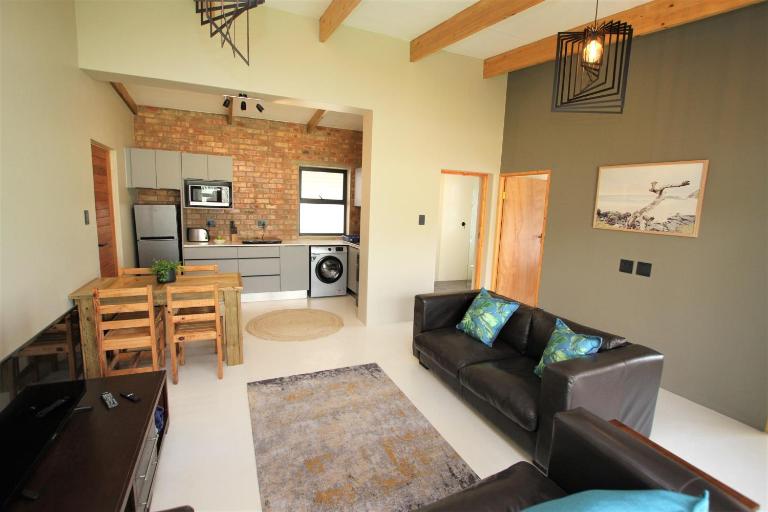 Garden Flat - Walk To The Beach (no load shedding) - B&B Plettenberg Bay