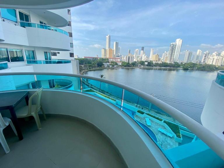 Apartamento en Laguito Ed Torres del Lago 604 ICDI - Bed and Breakfast Cartagena