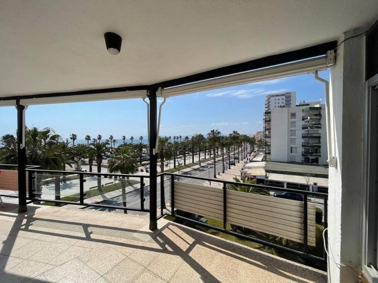 Apartamento en primera línea de mar de Salou - Bed and Breakfast Salou