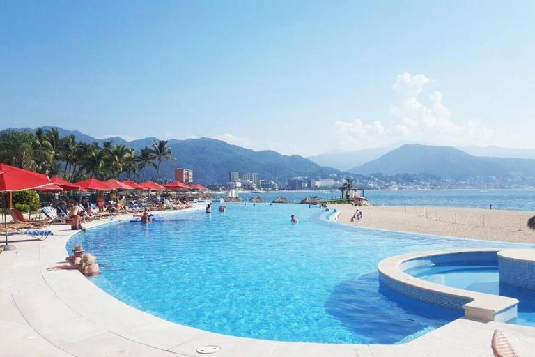 Grand Venetian - Zen oceanview condo in hotel zone - B&B Puerto Vallarta