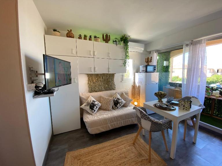 Azur, accès direct plage, piscine, clim, tennis, parking privatif - B&B Le Barcarès