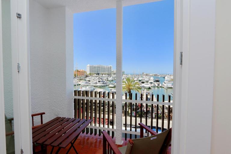 Marina Vista Sol-CleverDetails, Marina view, sleeps 2 adults and 2 children - Chambres d'hôtes Vilamoura