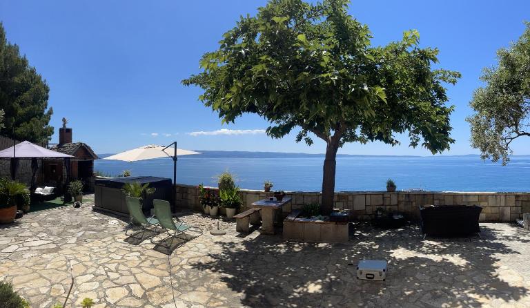 SUPER HORIZONT- Sea View Apartments with private Jacuzzi time & Free Parking - Chambres d'hôtes Split