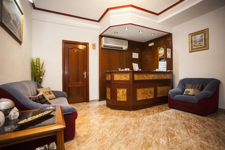 Pensión Carrera - Chambres d'hôtes Madrid