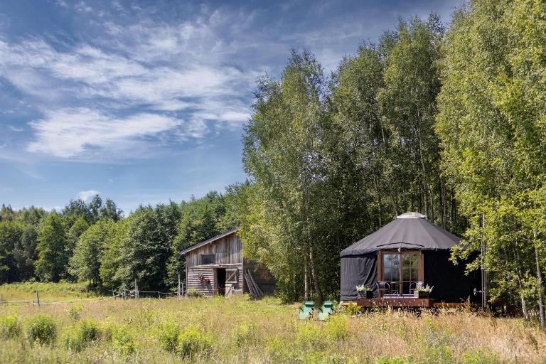 Jurta Pod Brzozami - B&B Pogrodzie