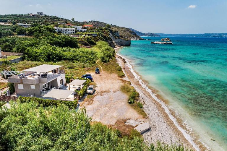 House On The Beach In Kera - BY APOKORONAS VILLAS - Bed and Breakfast Kalyves