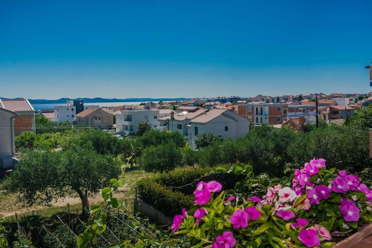 Apartment Roko - up to 4 people with free parking - B&B Zadar
