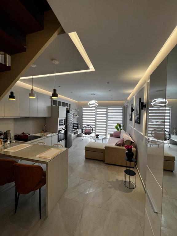 Coastal Horizon Beachfront Apartment - B&B Durrës
