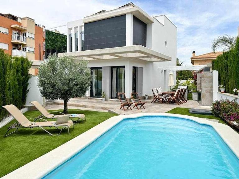 Nice Nordic Style Villa 8 min from the beach. - B&B Campello