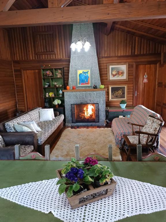 Casa de Campos do Jordao no alto da Vila Inglesa com vista maravilhosa - Bed and Breakfast Campos do Jordão