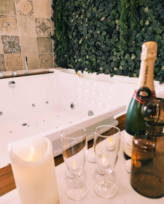 La Cabana Agréable logement avec Jacuzzi/Balnéo - Chambres d'hôtes Saint-Jean-d'Angély