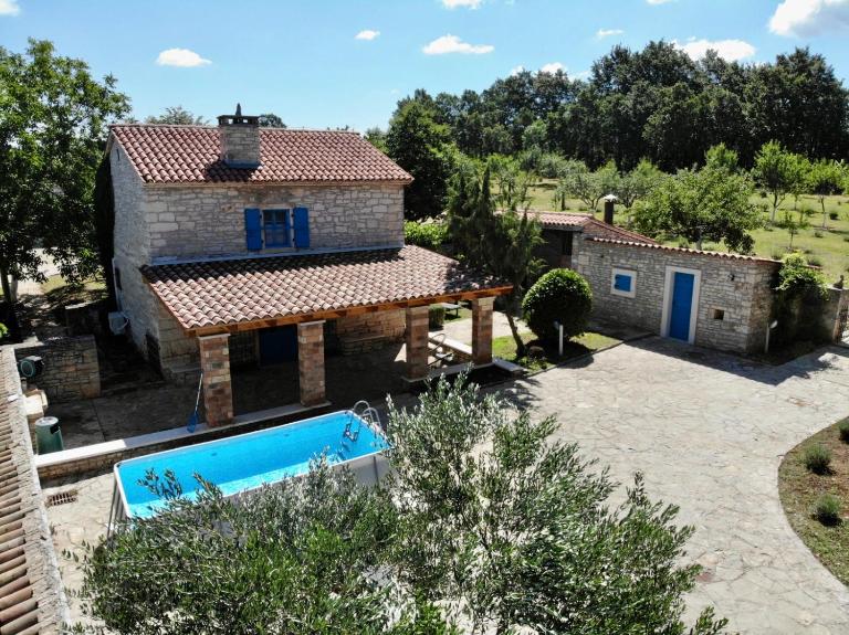 Family-sized renovated Istrian house w/lavand field - 20min from Rovinj. - Chambres d'hôtes Žminj