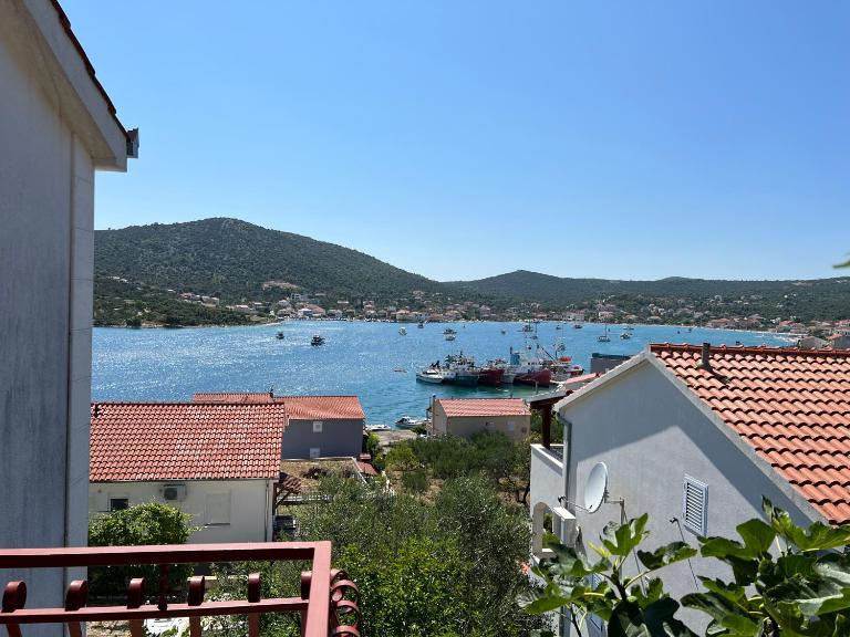 Apartment Kustura - Ferienwohnung Vinišće