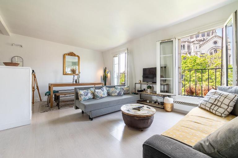In front of The Sacre Cœur - 2 bedrooms with elevator - B&B Paris